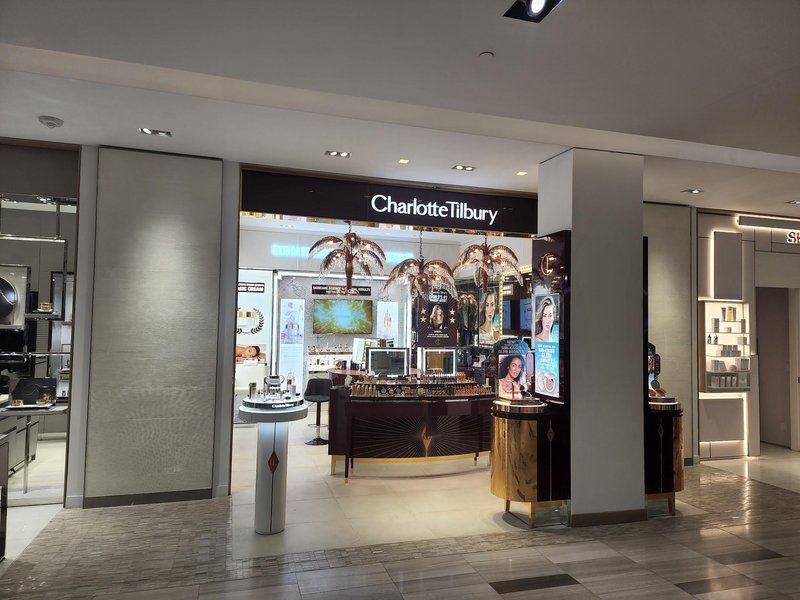 Luxury retail fixture installation