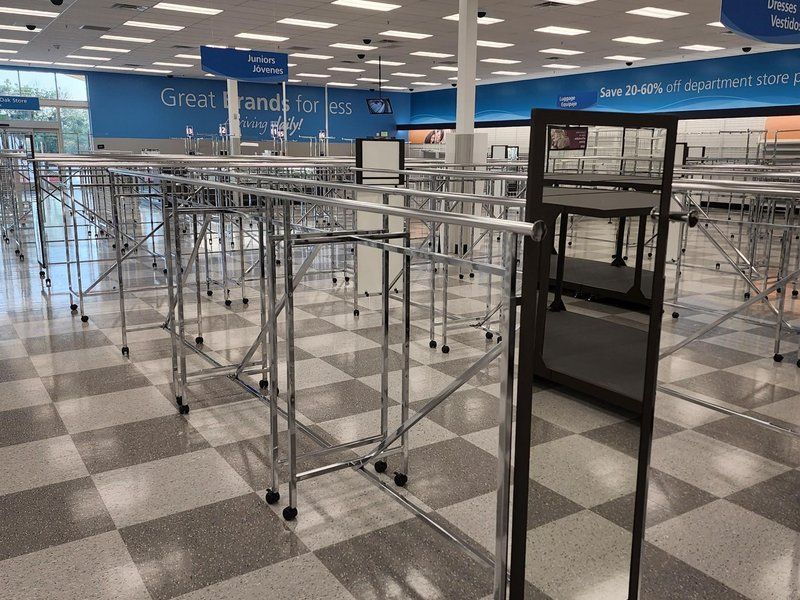 Retail fixture and gondola rollout